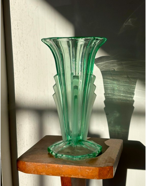 Vase en verre vert