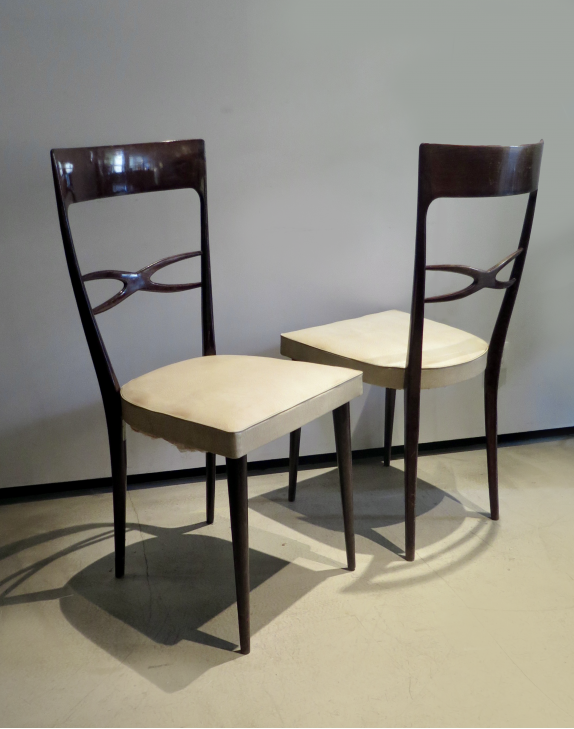 Lot chaises de bois et skaï