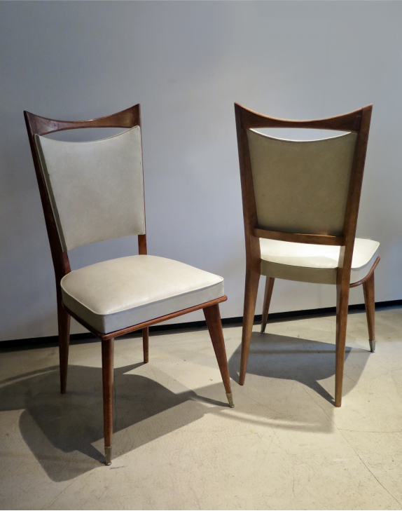 Lot chaises de bois et skaï